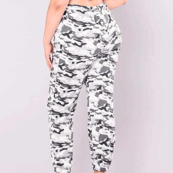 🔥Fashion Nova, Soft Gray Camo Set, Excellent Condition, Size Small - Picture 8 of 10